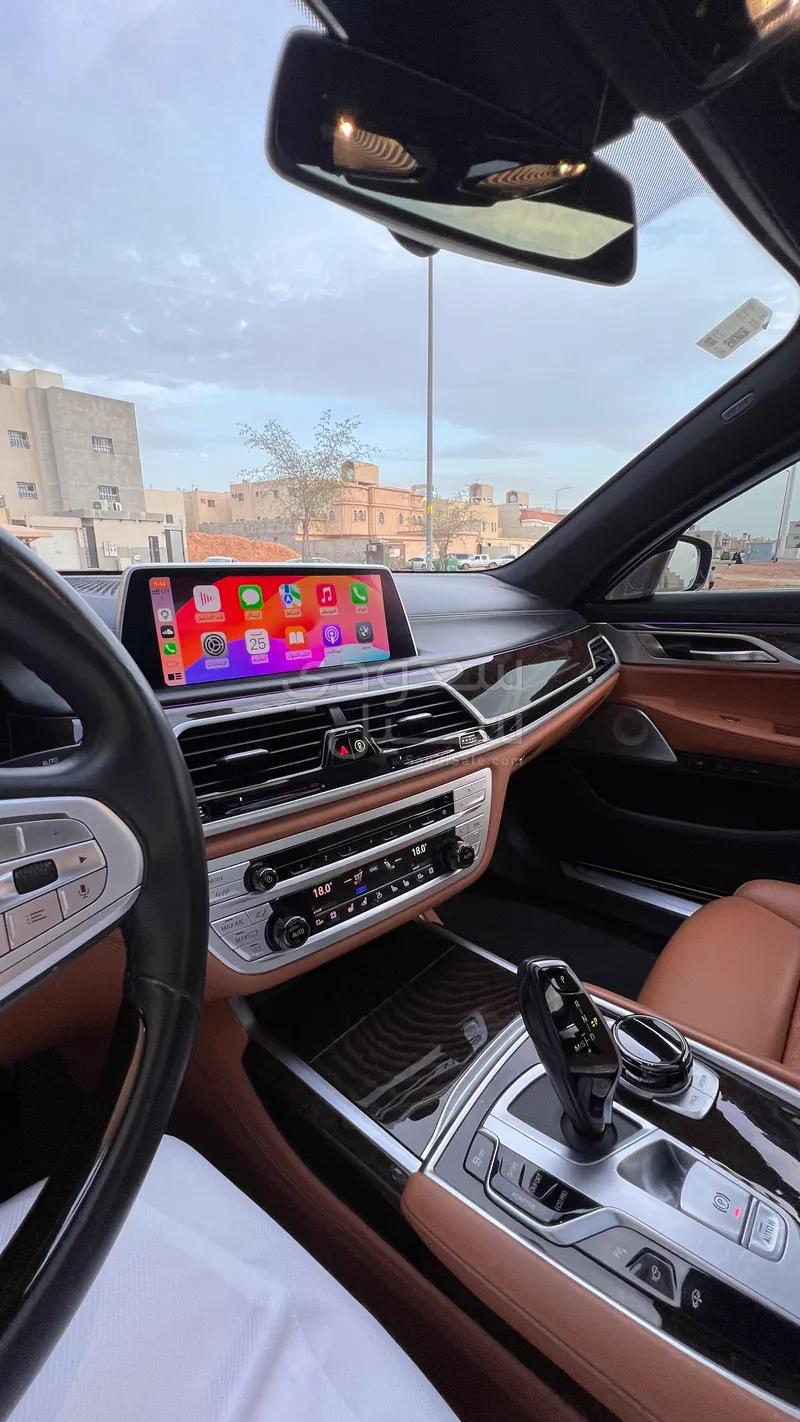2021 بي ام دبليو الفئة السابعة 750 إل أي