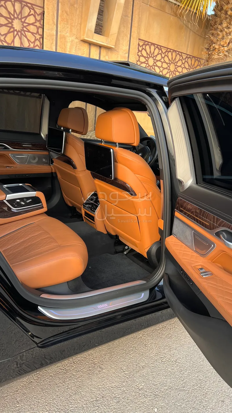 2021 بي ام دبليو الفئة السابعة 750 إل أي