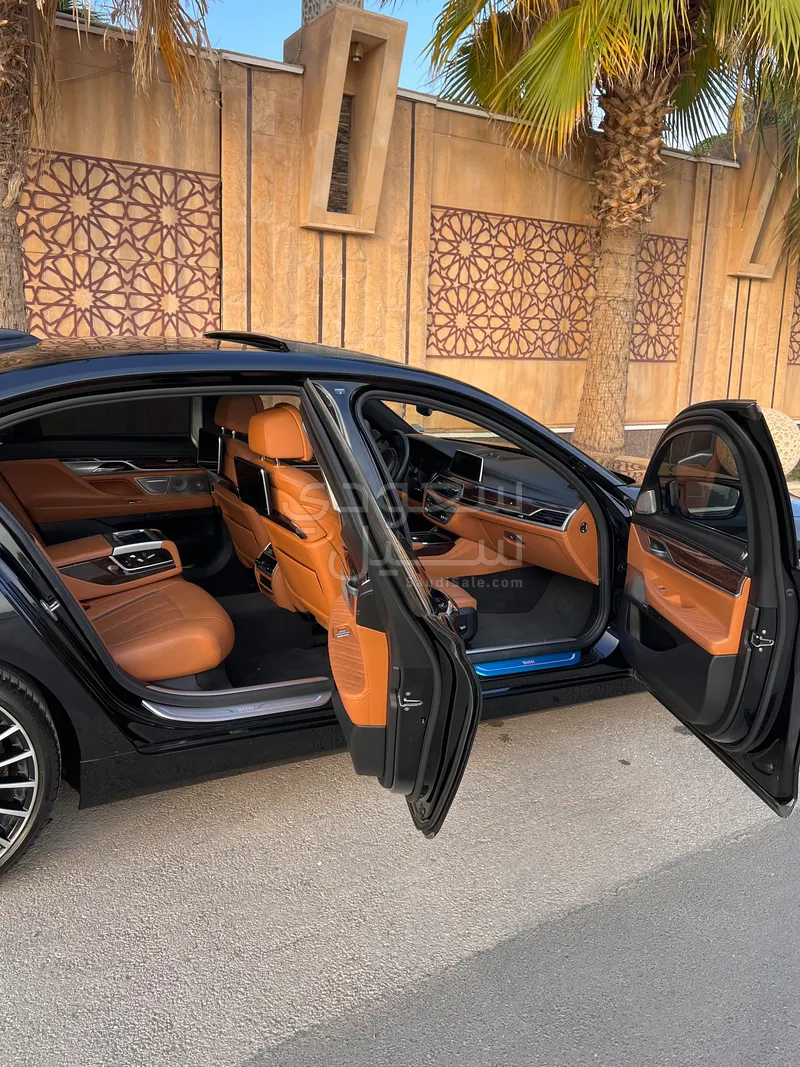 2021 بي ام دبليو الفئة السابعة 750 إل أي