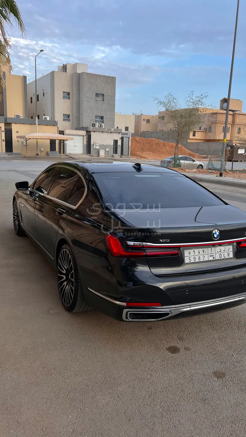 2021 بي ام دبليو الفئة السابعة 750 إل أي