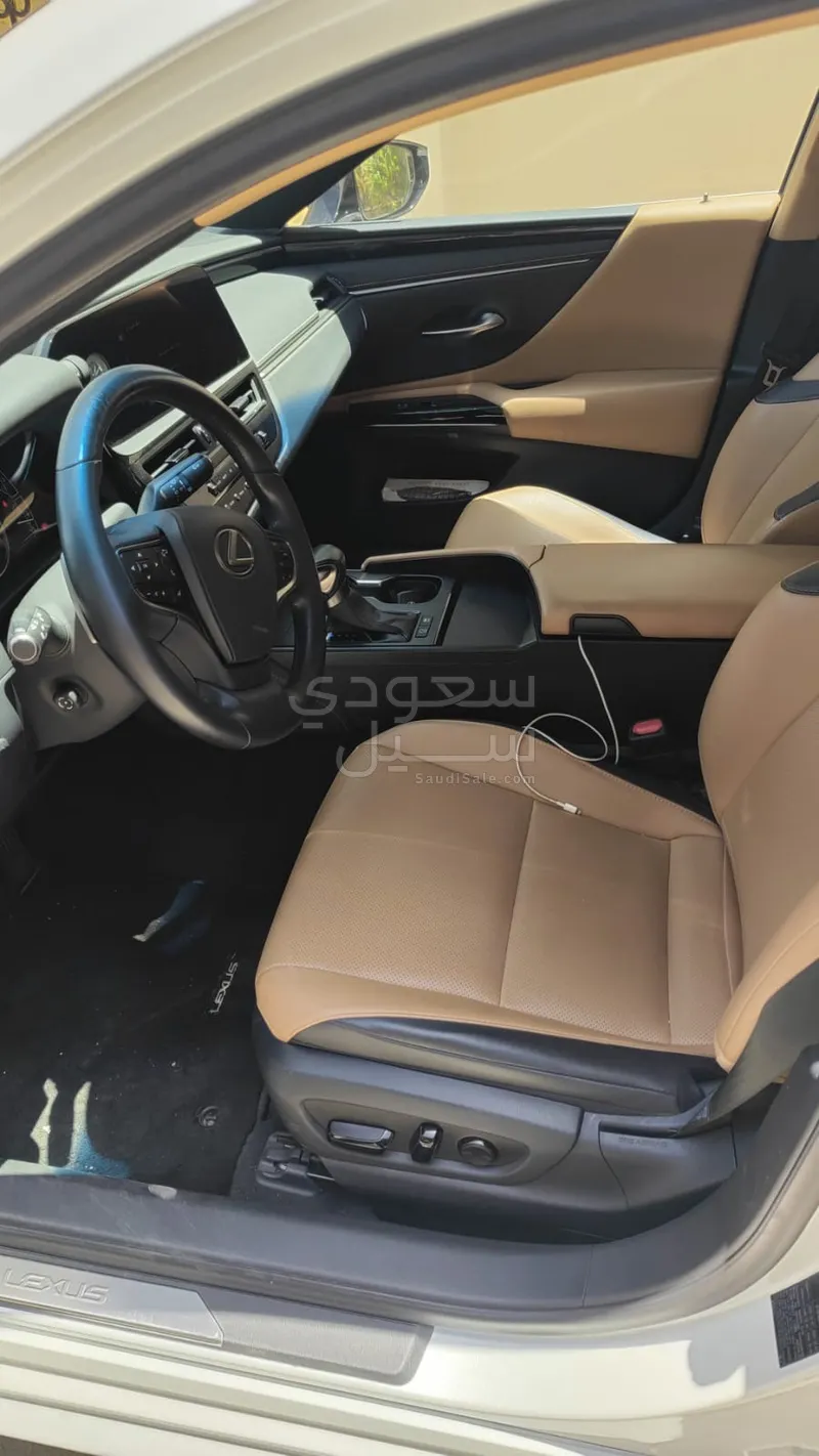 2023 لكزس إي إس 300 هايبرد
