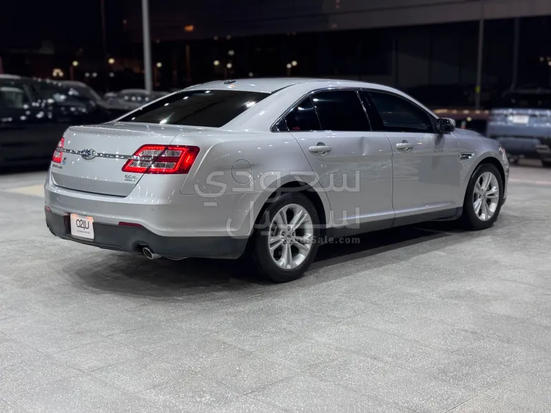 2018 Ford Taurus SEL
