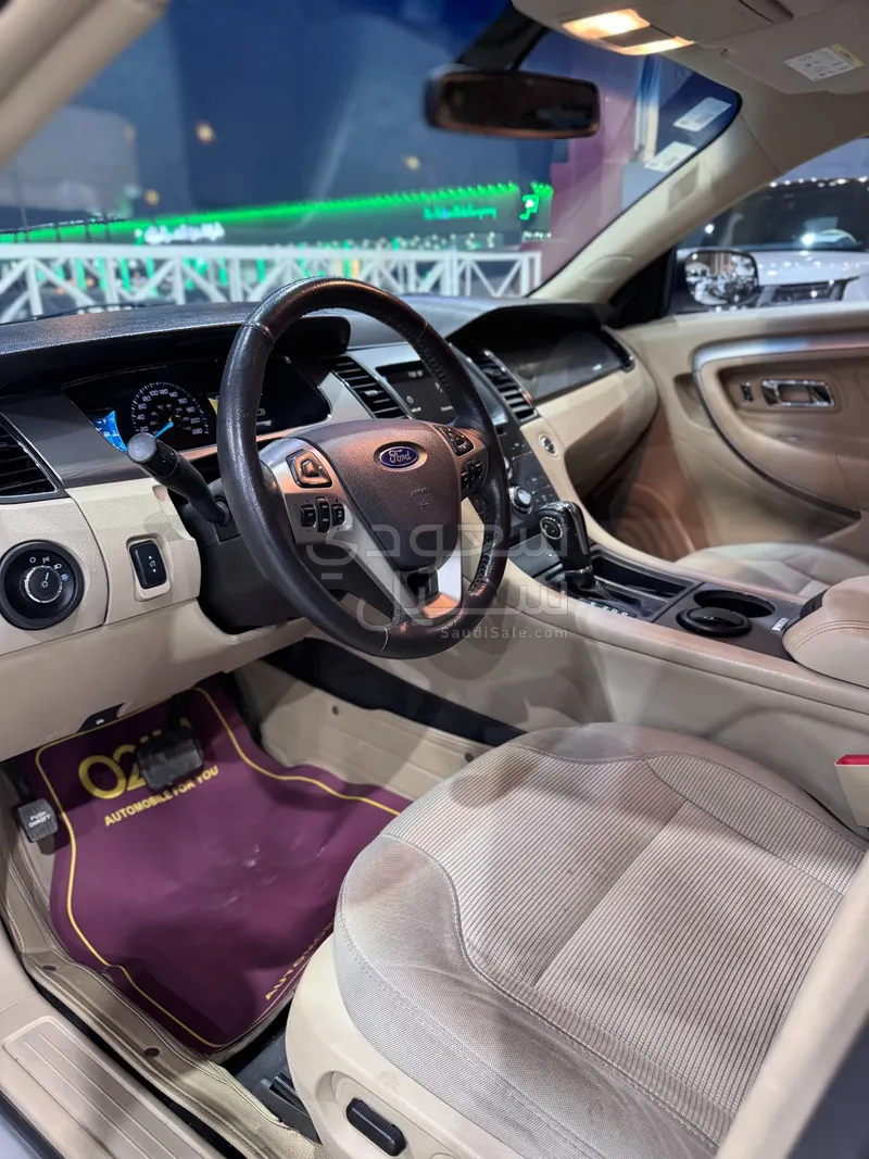 2018 Ford Taurus SEL