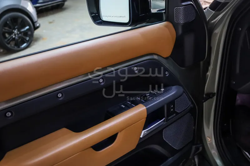 2023 لاند روفر ديفيندر 110