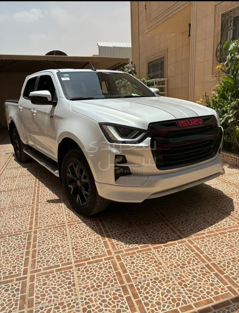 2023 ايسوزو دي ماكس جي تي