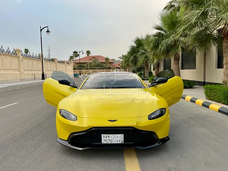 2019 استون مارتن في 8 فانتج