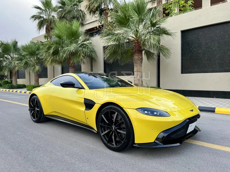 2019 استون مارتن في 8 فانتج