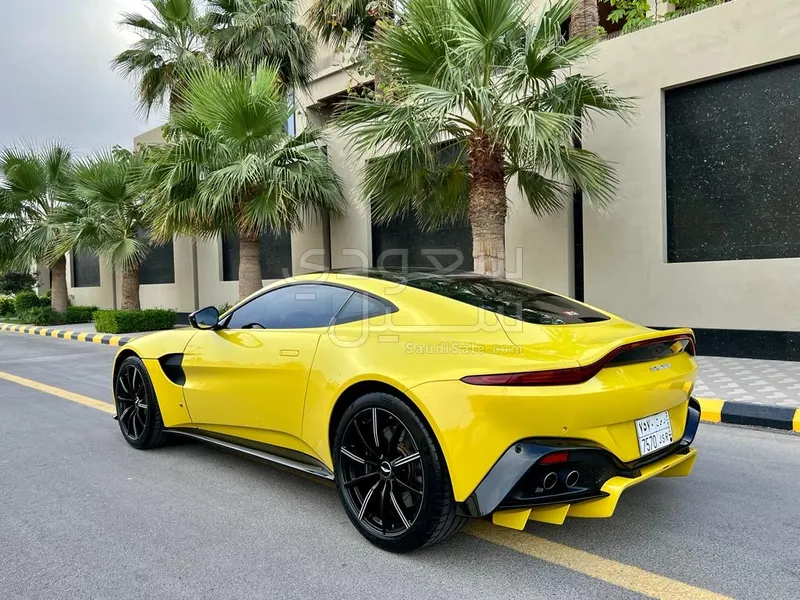 2019 استون مارتن في 8 فانتج