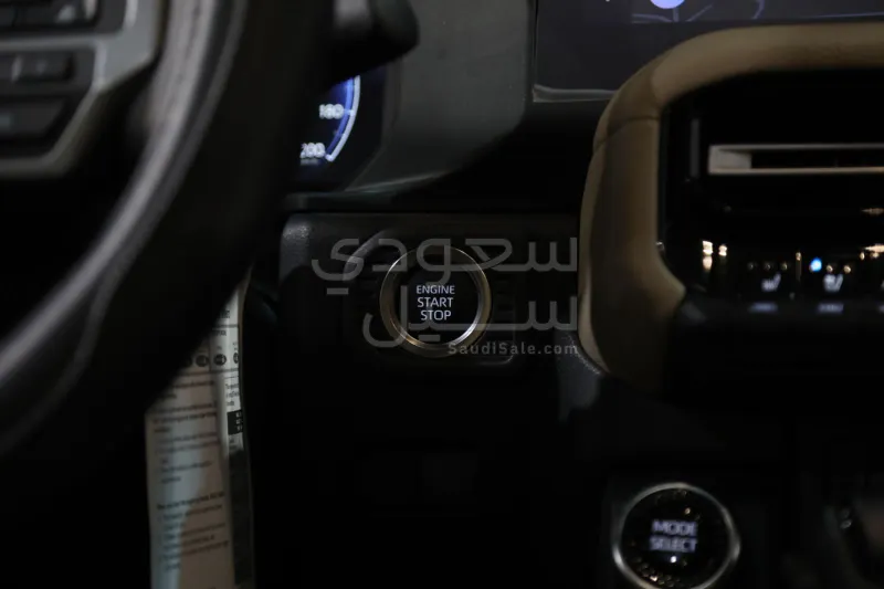 2025 تويوتا برادو في اكس