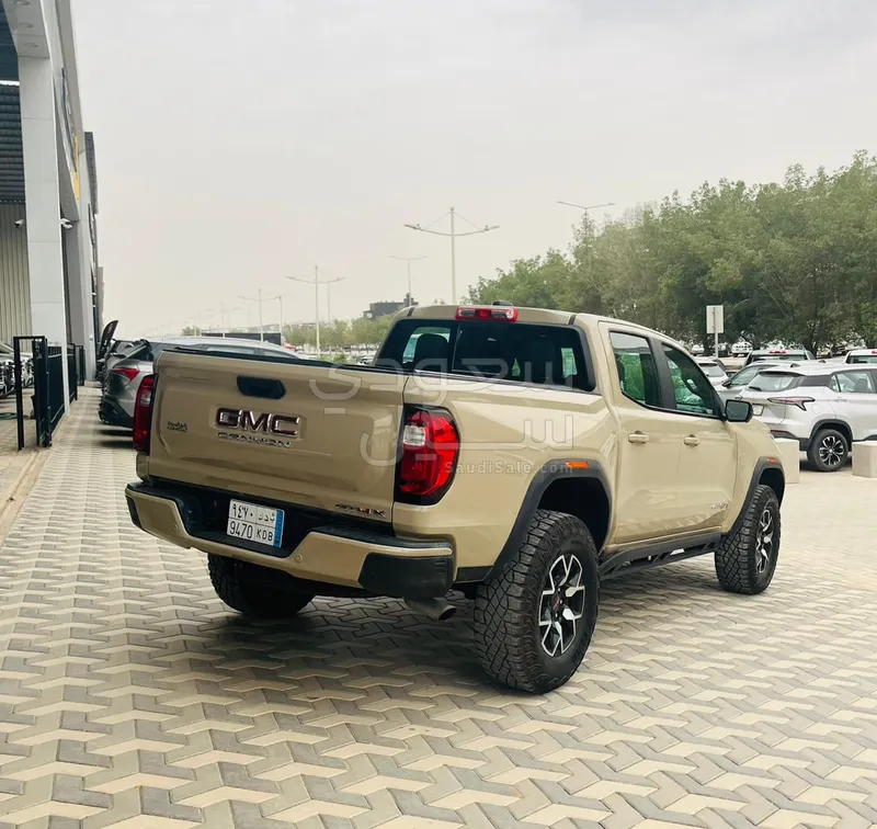 2024 GMC CANYON AT4