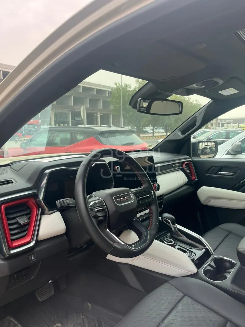 2024 GMC CANYON AT4