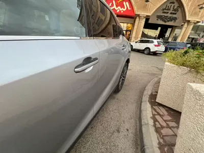 2023 لكزس أر إكس 350