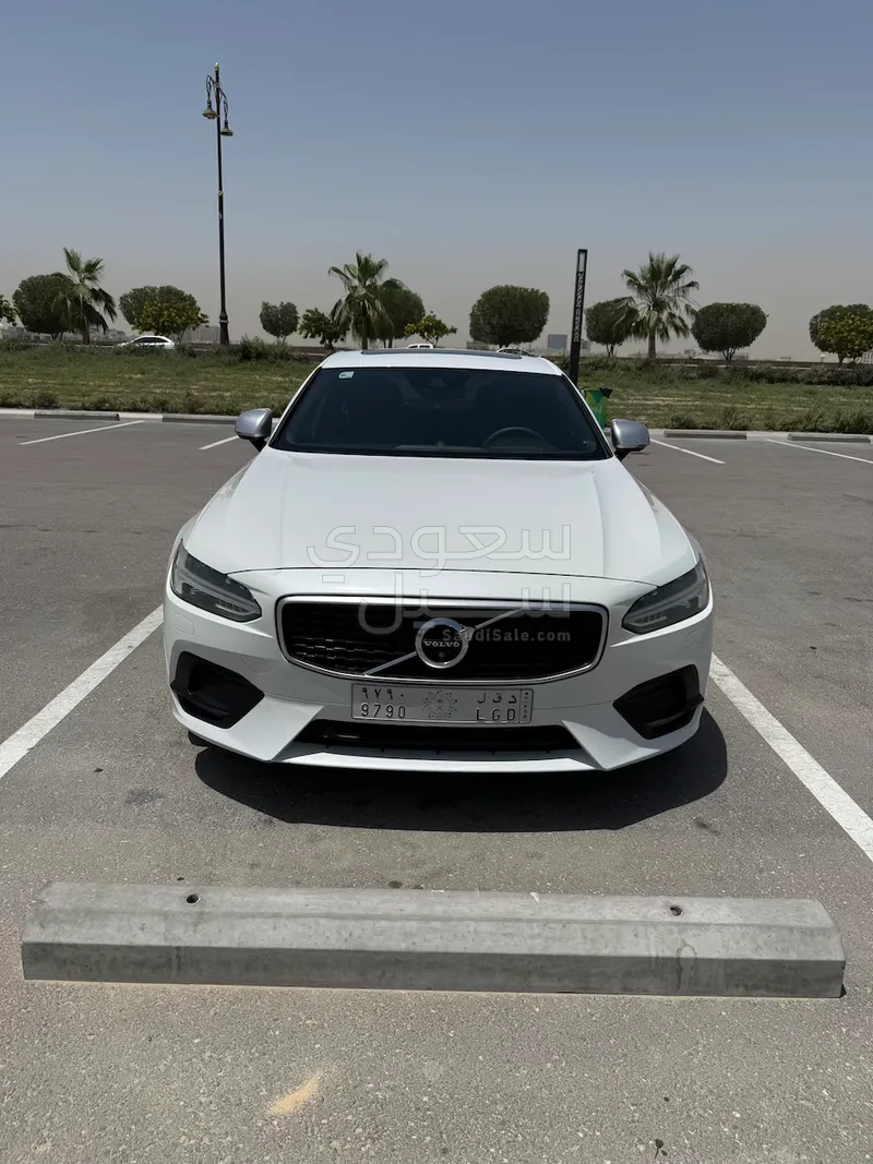 2019 فولفو اس 90