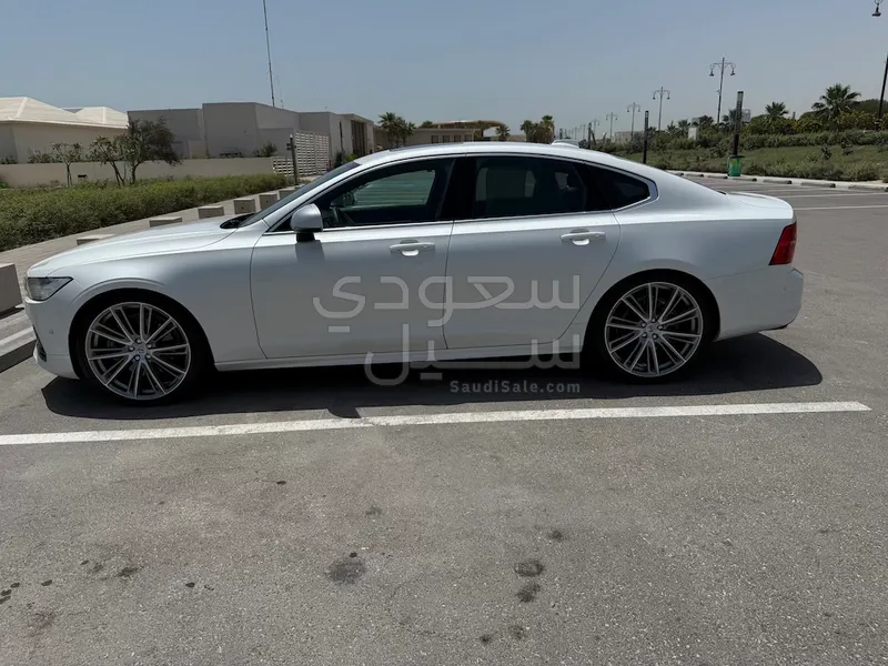 2019 فولفو اس 90