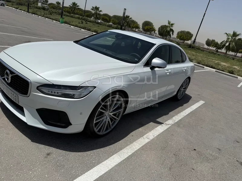 2019 فولفو اس 90