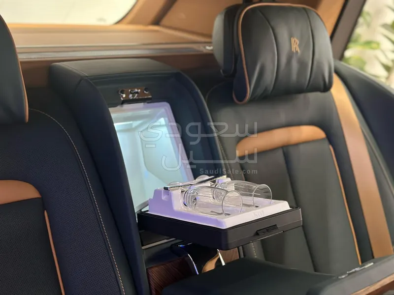 2023 رولز رويس كولينان سلفر بادج