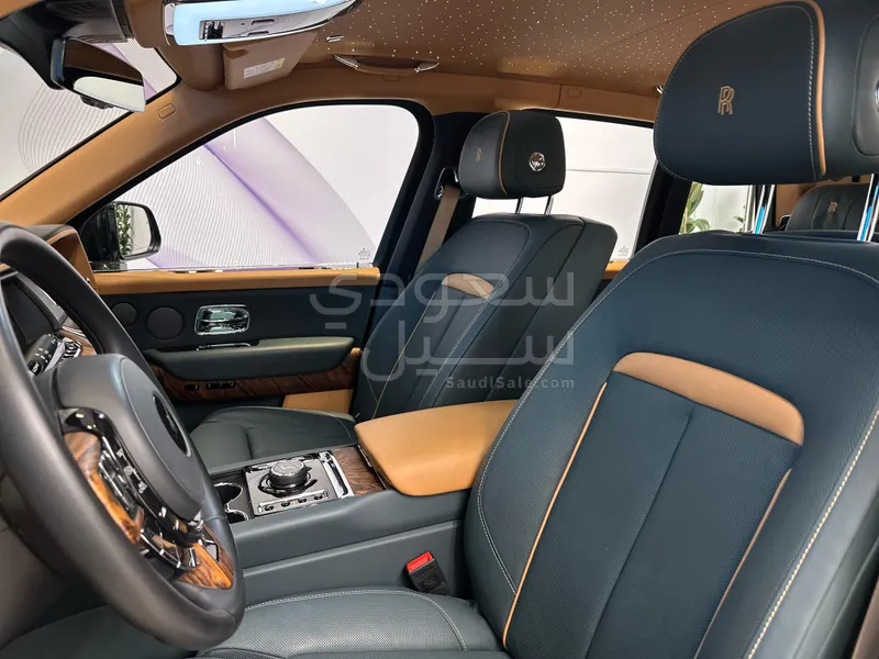 2023 رولز رويس كولينان سلفر بادج