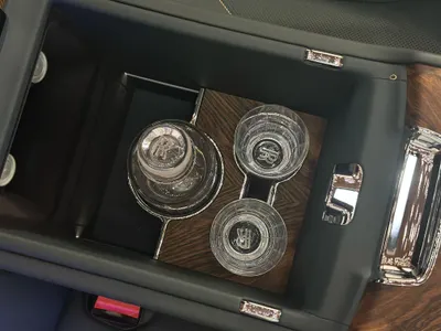 2023 رولز رويس كولينان سلفر بادج