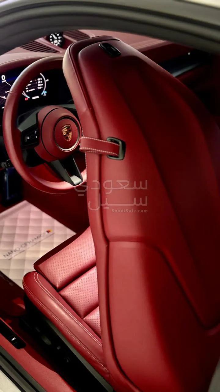 2025 بورش 911 كاريرا