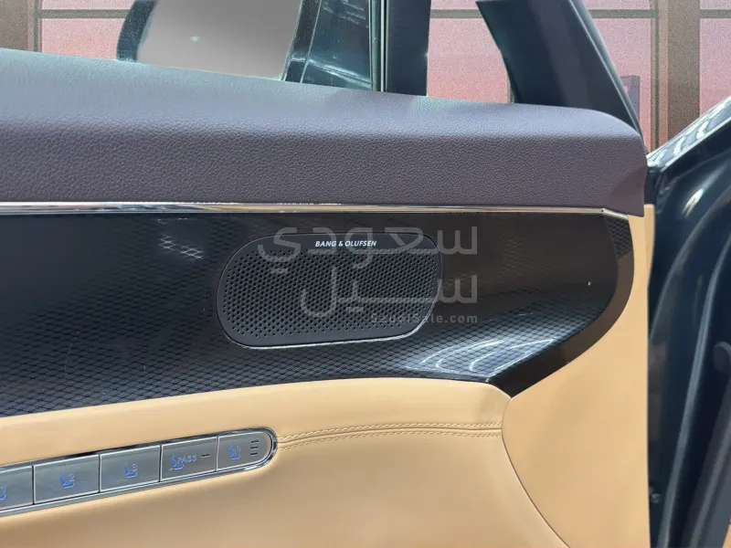 2025 Genesis G 90