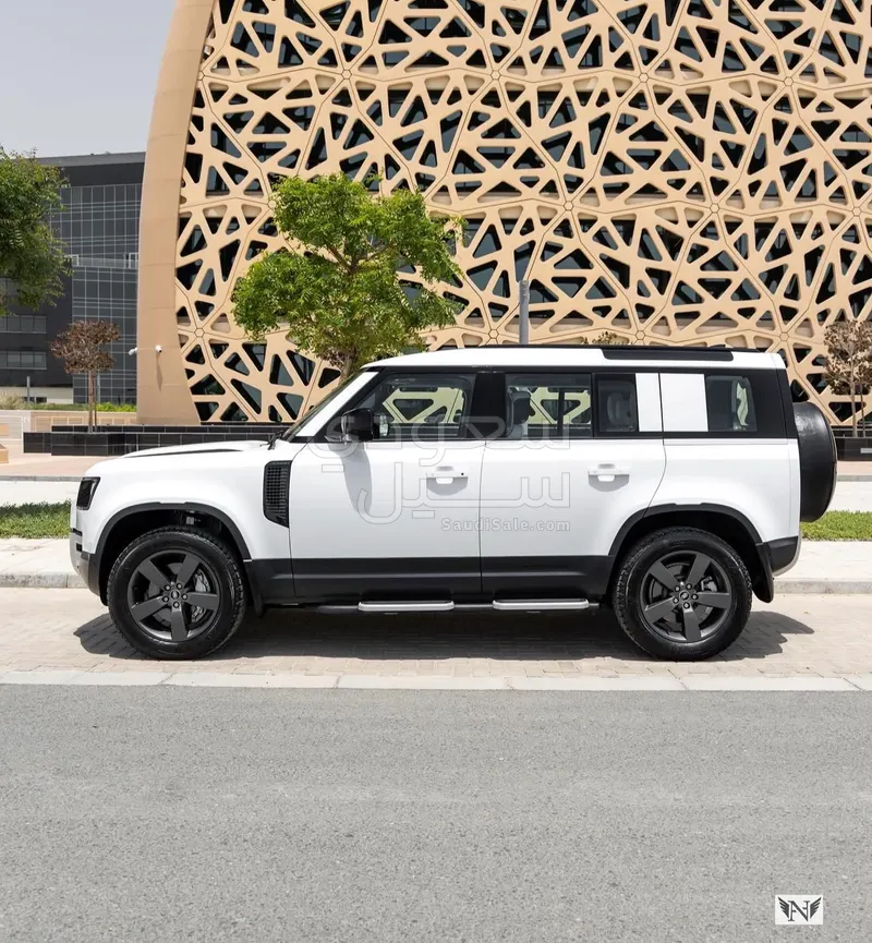 2025 لاند روفر ديفيندر 110