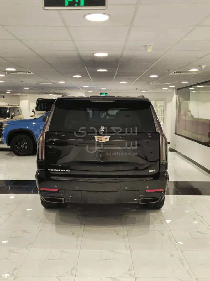 2025 Cadillac Escalade Platinum