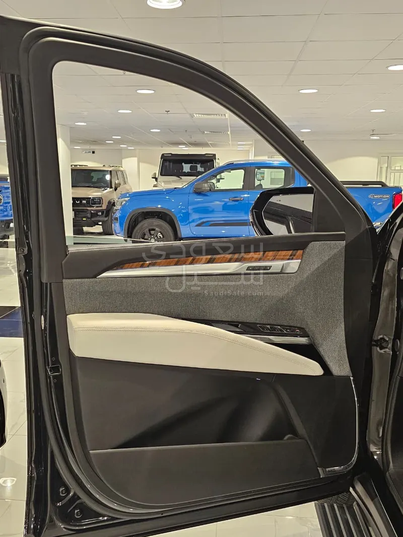 2025 Cadillac Escalade Platinum