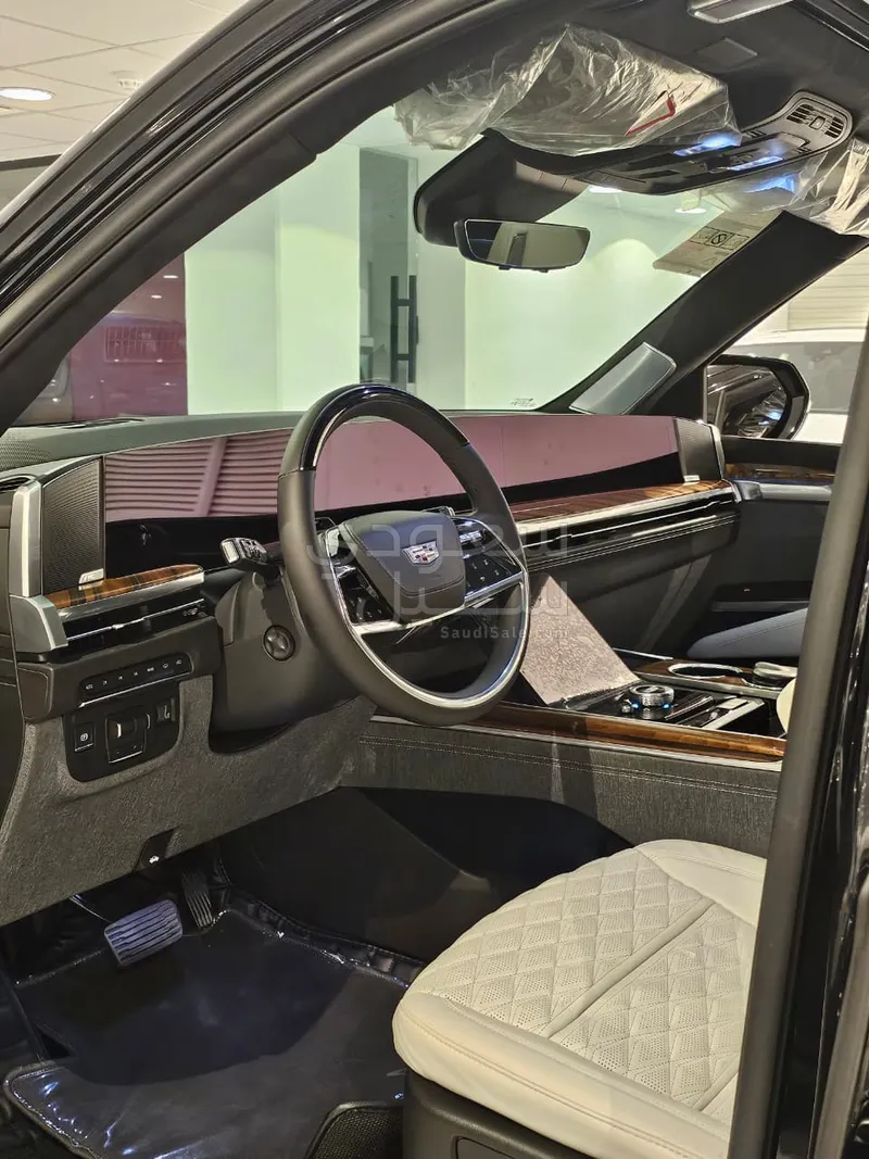 2025 Cadillac Escalade Platinum