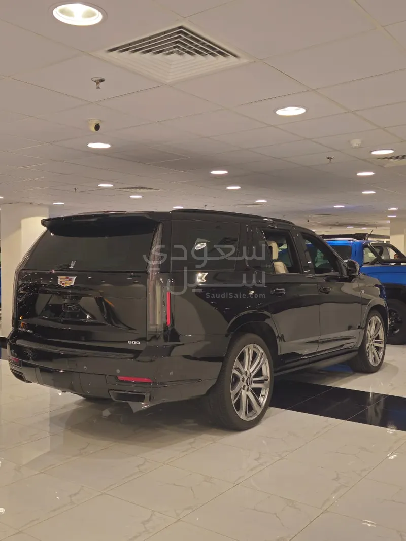 2025 Cadillac Escalade Platinum