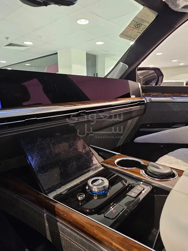 2025 Cadillac Escalade Platinum