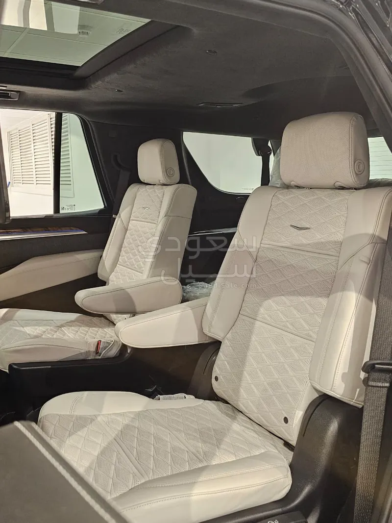 2025 Cadillac Escalade Platinum