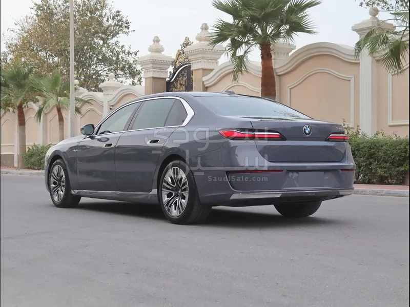 2023 BMW 7 Series 735Li
