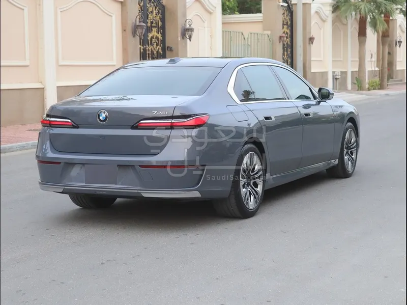 2023 BMW 7 Series 735Li