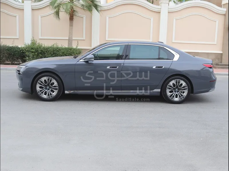 2023 BMW 7 Series 735Li