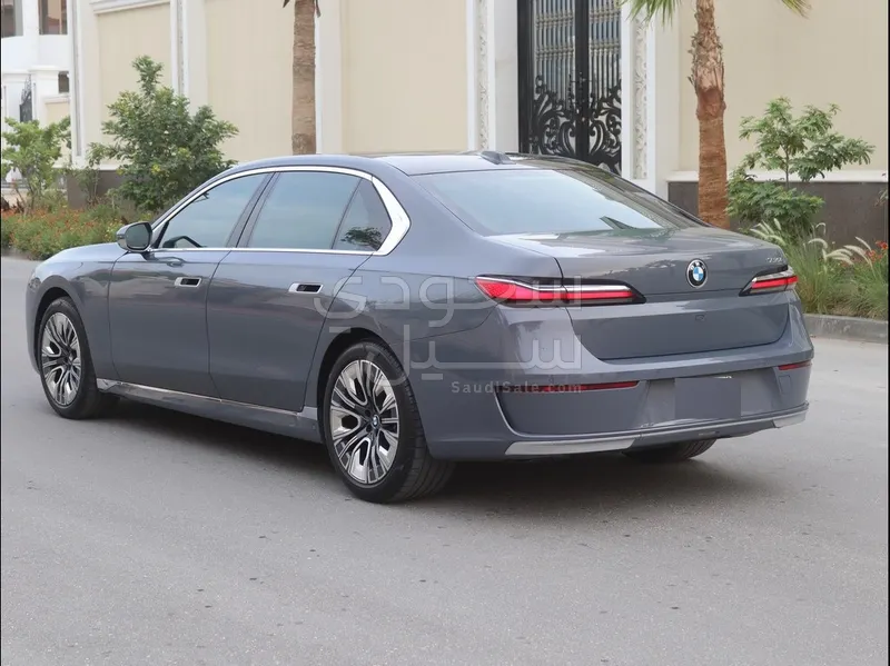 2023 BMW 7 Series 735Li