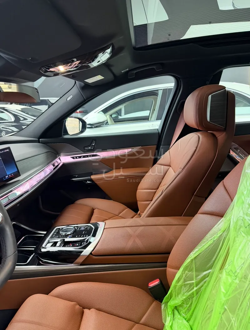 2025 بي ام دبليو الفئة السابعة 735أي