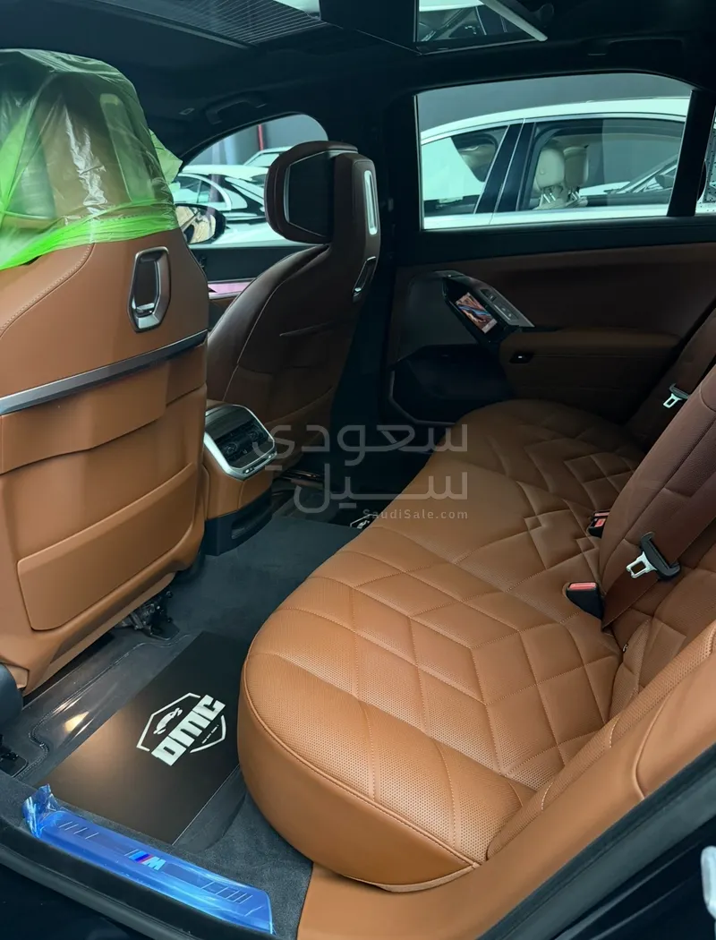 2025 بي ام دبليو الفئة السابعة 735أي