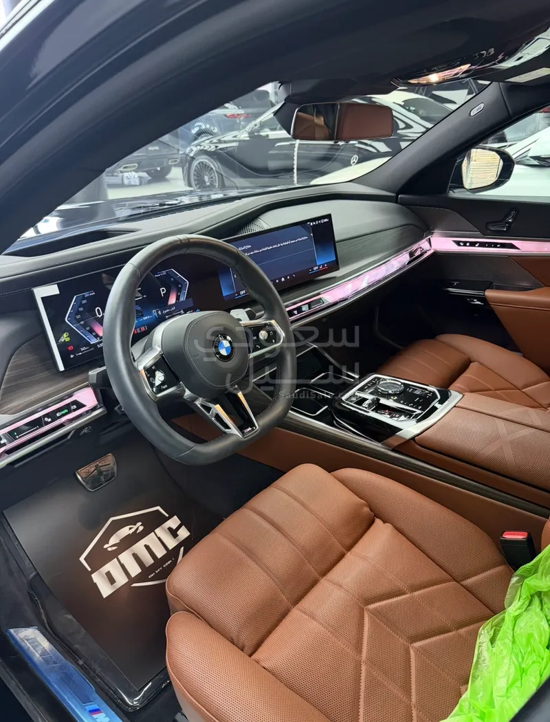 2025 بي ام دبليو الفئة السابعة 735أي