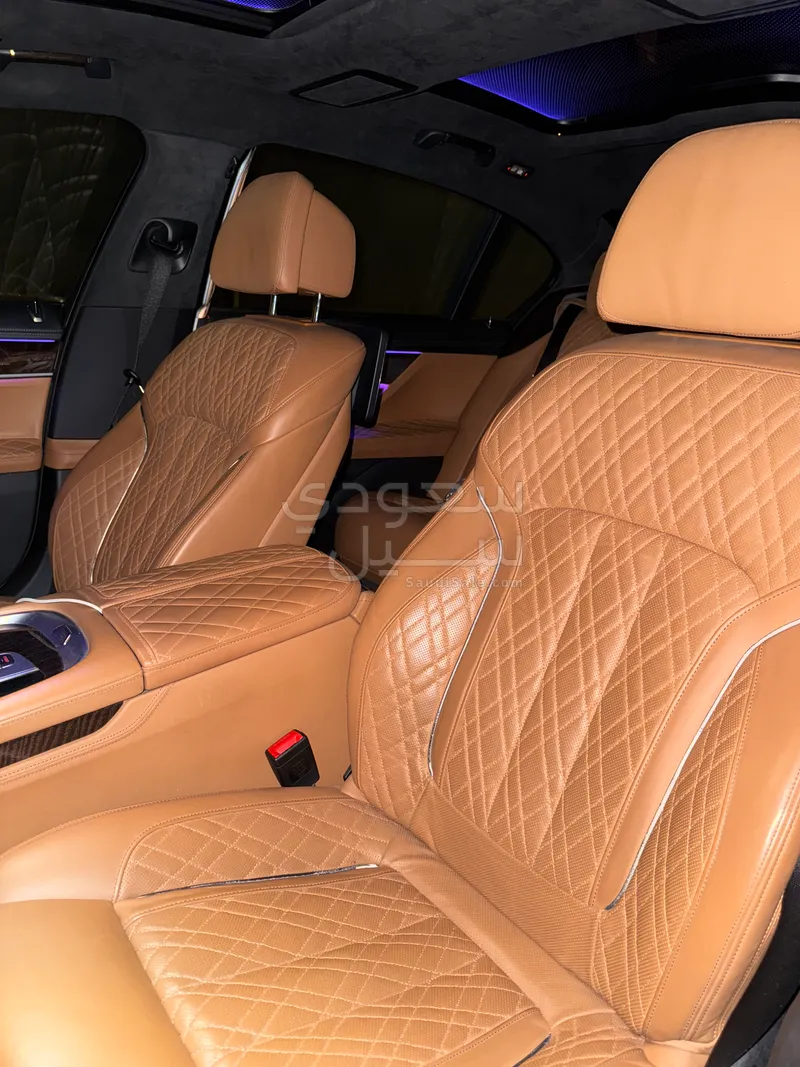 2020 بي ام دبليو الفئة السابعة 750 إل أي