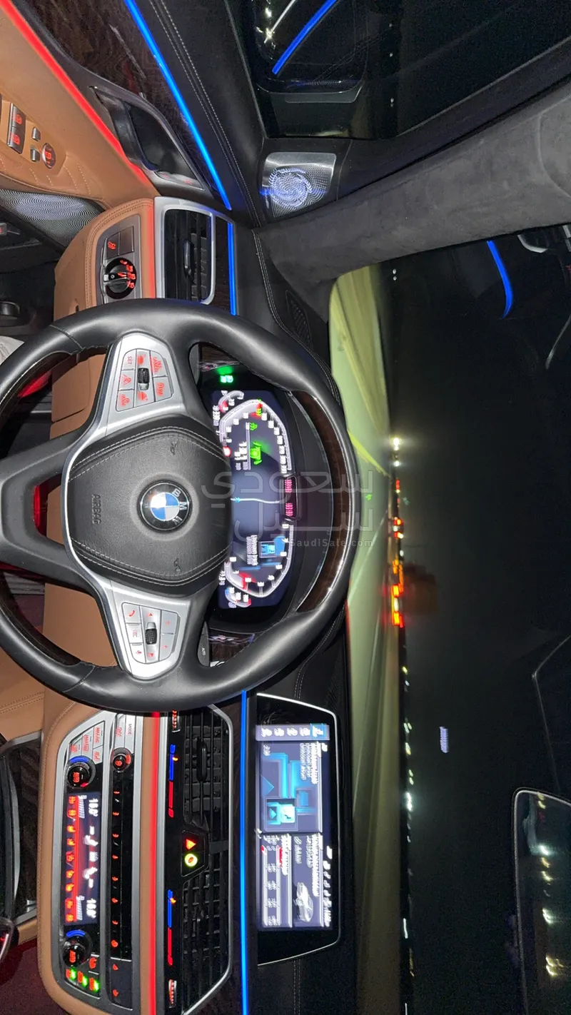 2020 بي ام دبليو الفئة السابعة 750 إل أي