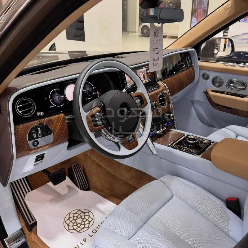 2025 رولز رويس كولينان بلاك بادج