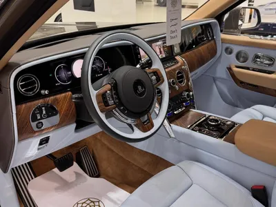 2025 رولز رويس كولينان بلاك بادج