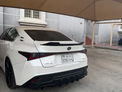 2021 لكزس آي إس 300