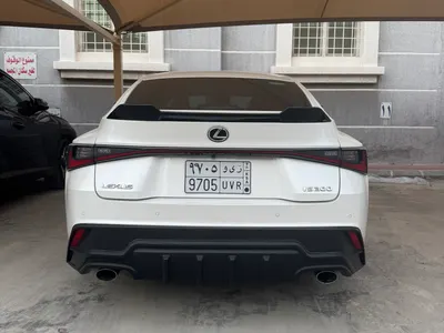 2021 لكزس آي إس 300