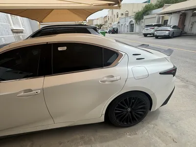 2021 لكزس آي إس 300