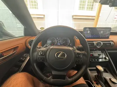2021 لكزس آي إس 300