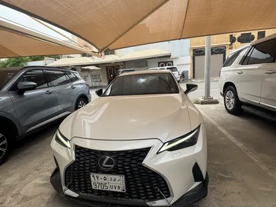 2021 لكزس آي إس 300