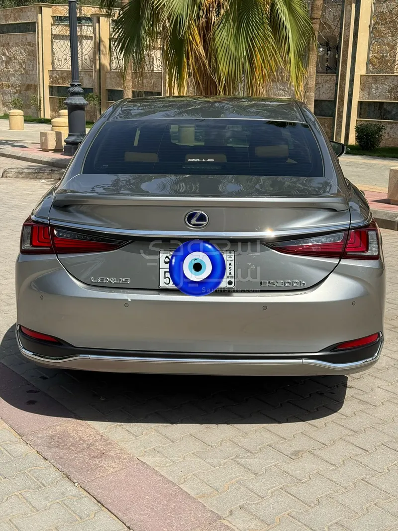 2022 Lexus ES 300H