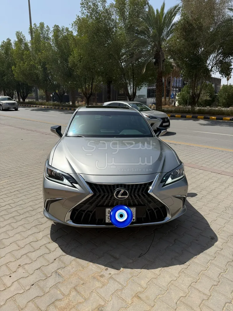 2022 Lexus ES 300H