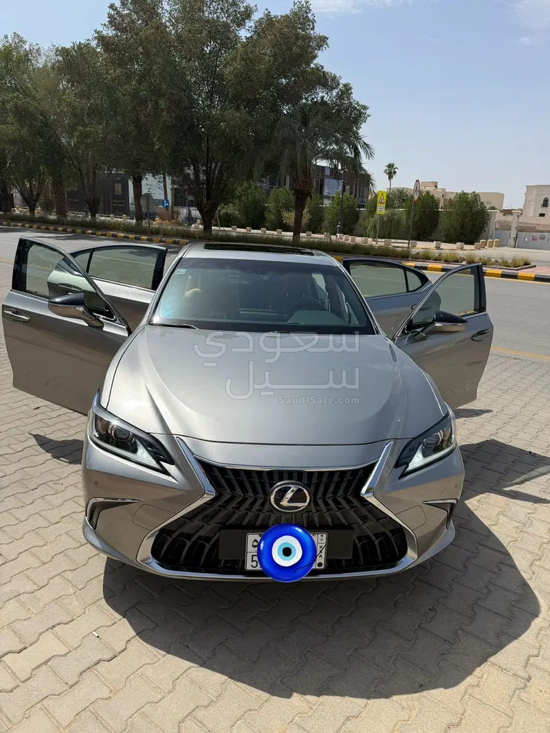 2022 Lexus ES 300H